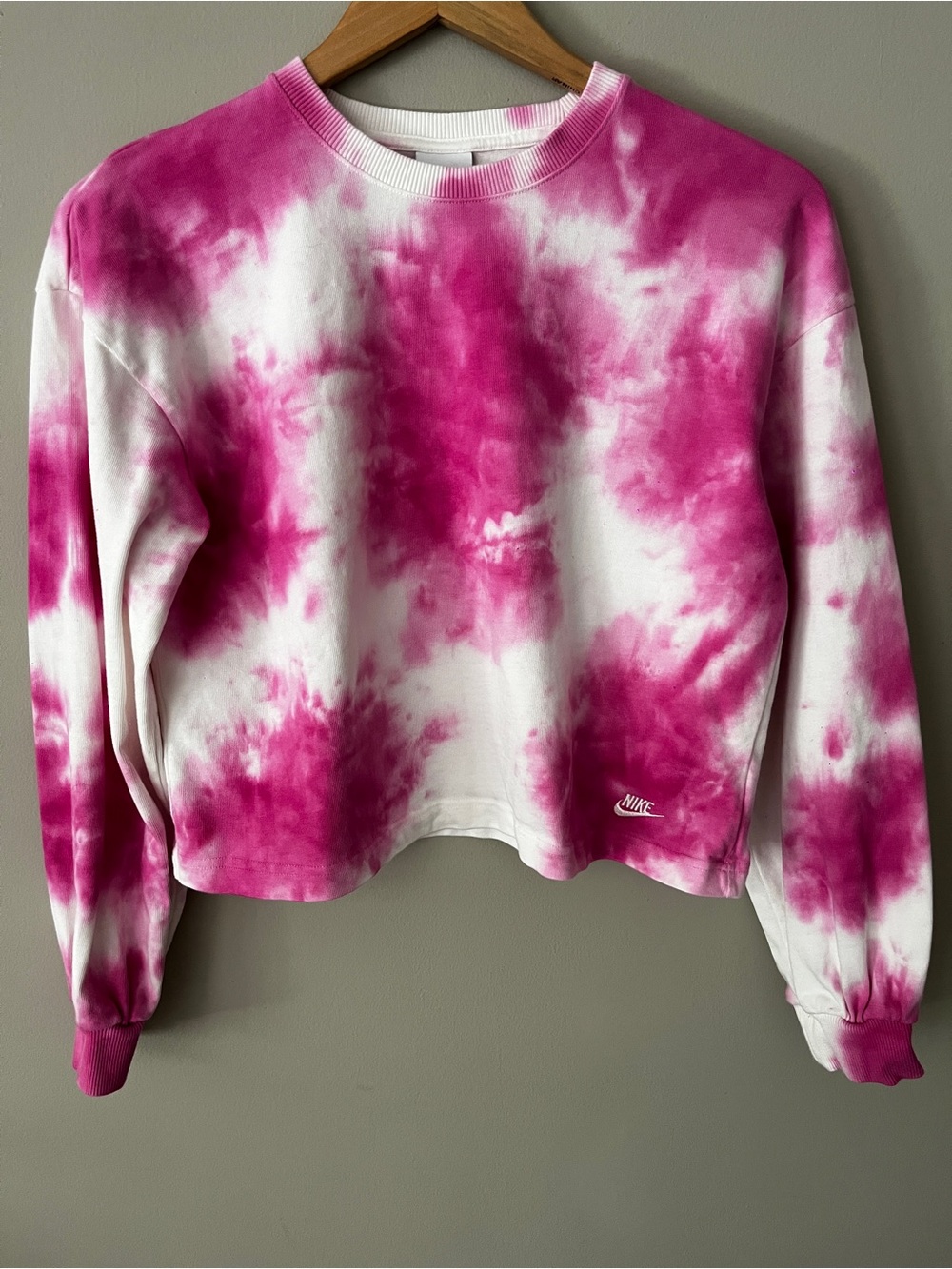 Nike Women’s Pink and White Tie-Dye Cropped Sweatshirt